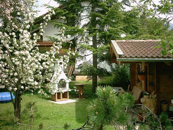 Unser Blockhaus mit Grillplatz