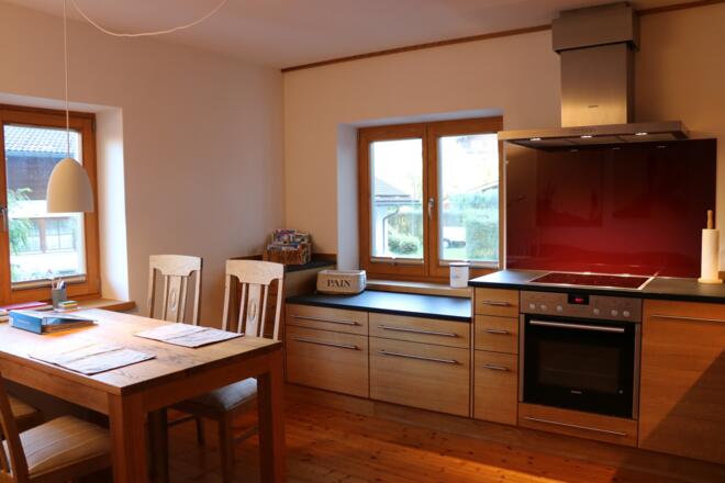 Großzügige Wohnküche in Eiche Massivholz