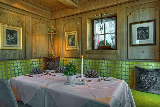 2015-stube-tisch-diana