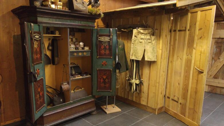 Eine traditionelle Lederhose im Jagd Tracht Antik Hickl