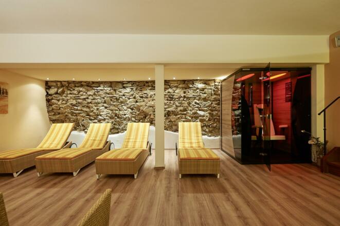 Ruheraum mit Infrarot-Kabine