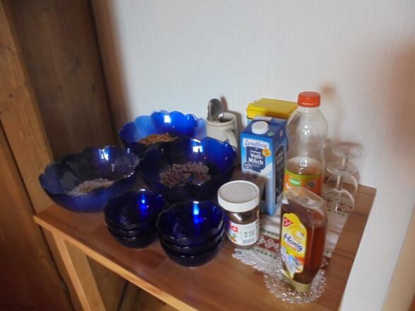 Müsli, Saft, Honig, Milch