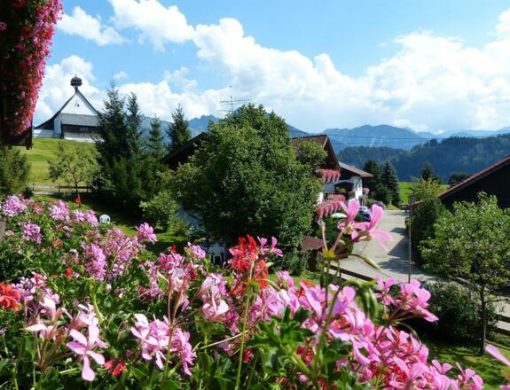 Blick vom Landhaus Ücker auf die Allgäuer Alpen