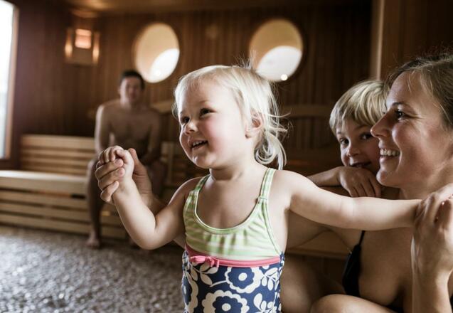 Lustige Familiensauna