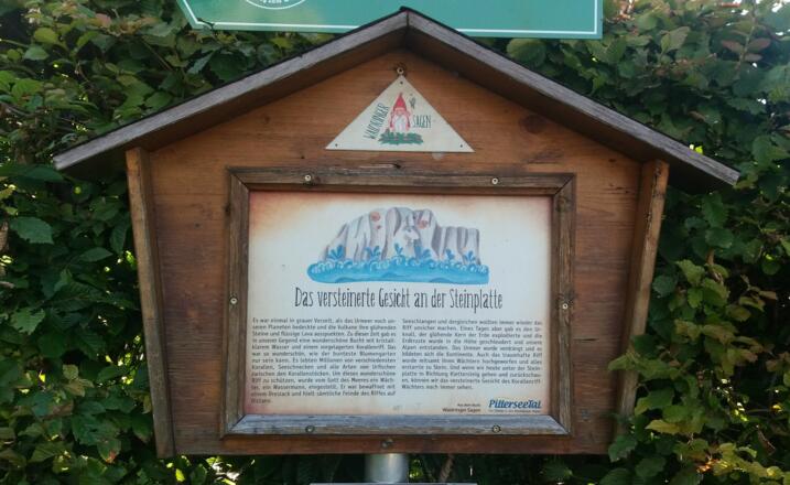 Interessante Zusatzinformation zur Waidringer Steinplatte.