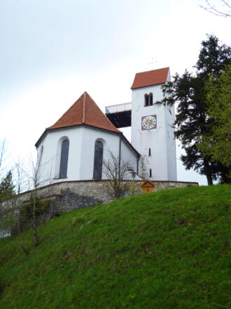 Die St. Georgs Kirche auf dem Auerberg.