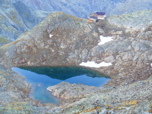 Hildesheimer Hütte und See Rückblick