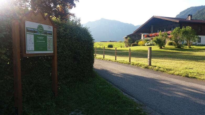 Infotafel zum WaWi, der hier am Parkplatz beginnt.