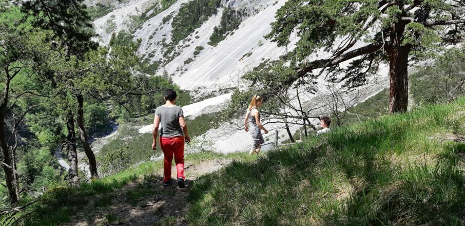 Der Blick auf die Bettelwurfreise wird frei. Bei der Wegkreuzung zur Bettelwurfhütte ...