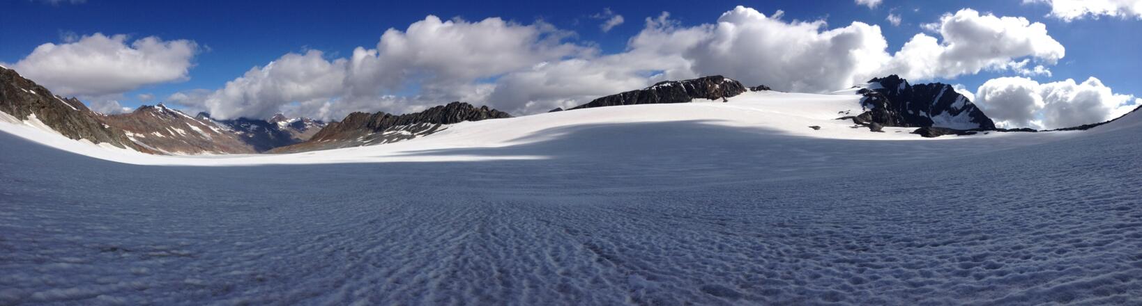 Panorama am Eisjoch Richtung Norden mit Schalfkogel, Gurgler Ferner, Mitterkamm, Annakogel und Hochwilde (Nord- und Südgipfel)