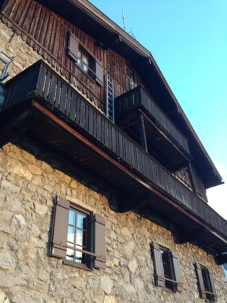 Karwendelhaus in der Abendsonne