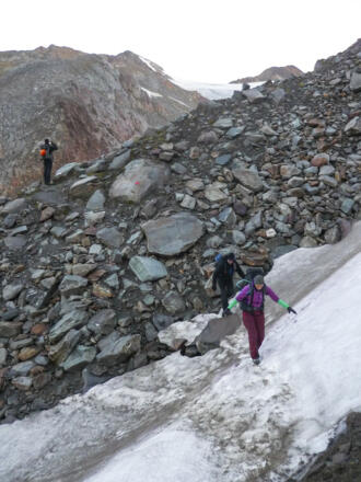 Beim queren von brettharten Firnfeldern
