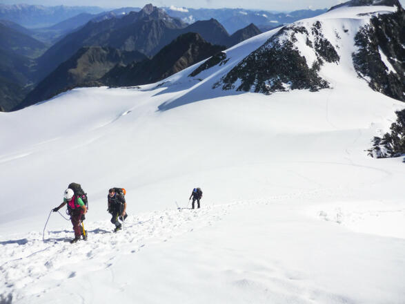 Auf dem Ostgrat des Zuckerhütl, unten der Pfaffensattel und der Wilde Pfaff