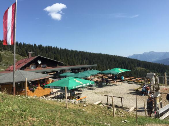 Sonnenterrasse lädt zur Einkehr ein