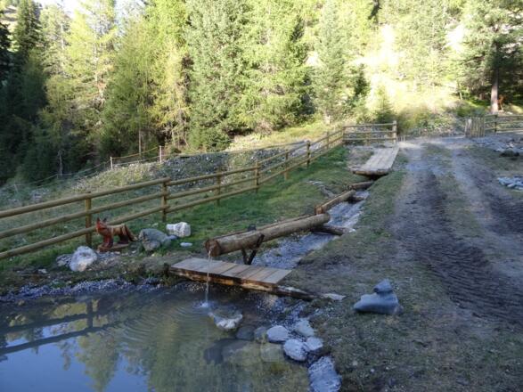 Wasserspiel beim Spielplatz im Zanderstal bei Samnaun