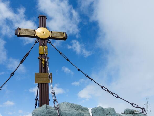 schönes, klassisches Gipfelkreuz am Großglockner