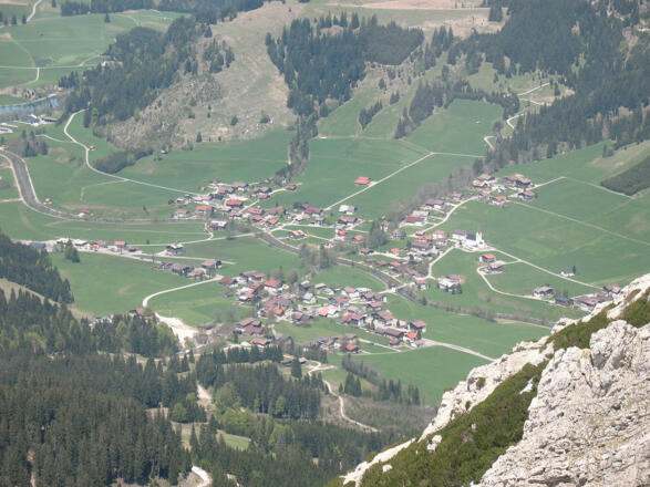 Blick auf Schattwald in Reutte