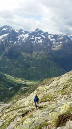 Blick hinunter nach Gries im Sulztal mit dem Fischbach.