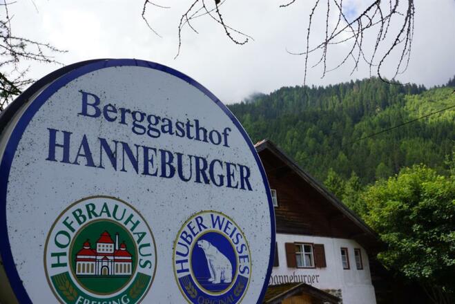 Gasthof Hanneburger, Schild