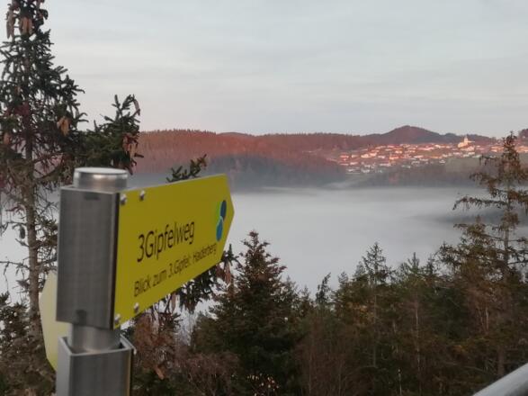 St. Leonhard im Abendlicht vom Herzogreitherberg