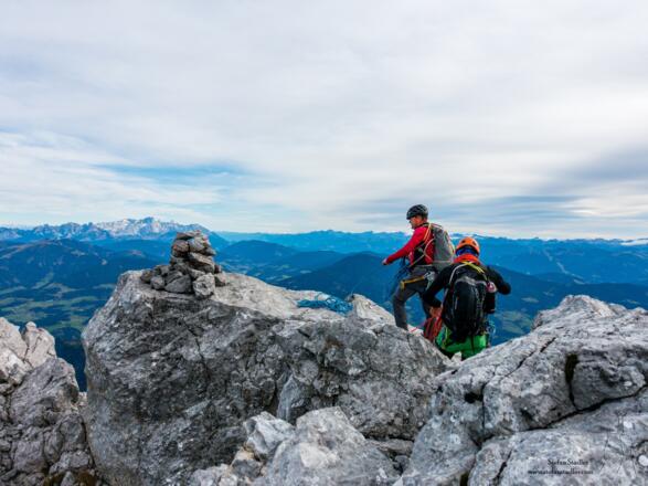 Tolle Aussicht am Vorgipfel und gut Platz für ein paar Kletterer.
