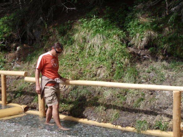 Kneippen bei der Kneippanlage Siebenbrünnele