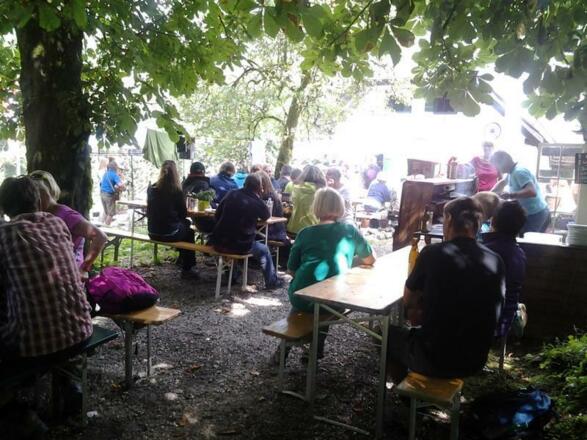 Gastgarten mit alten Kastanienbäumen