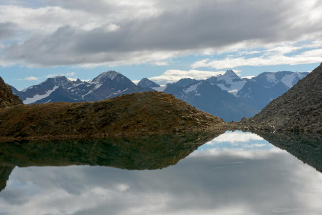 Blick vom Schwarzsee zum Hochstubai mit Zuckerhütl