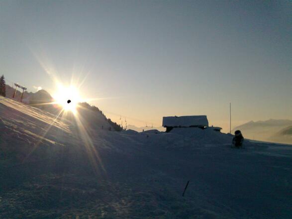 Morgens als erster auf die Skipiste