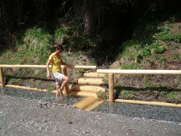 Kneippen bei der Kneippanlage Siebenbrünnele
