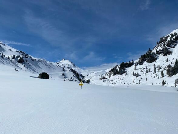 Ideales Tourengelände - Blick zur Bamberger Hütte und Tristkopf