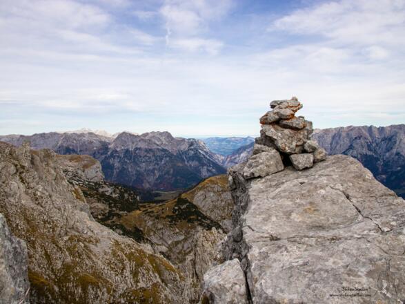 Steinmann auf dem Vorgipfel.