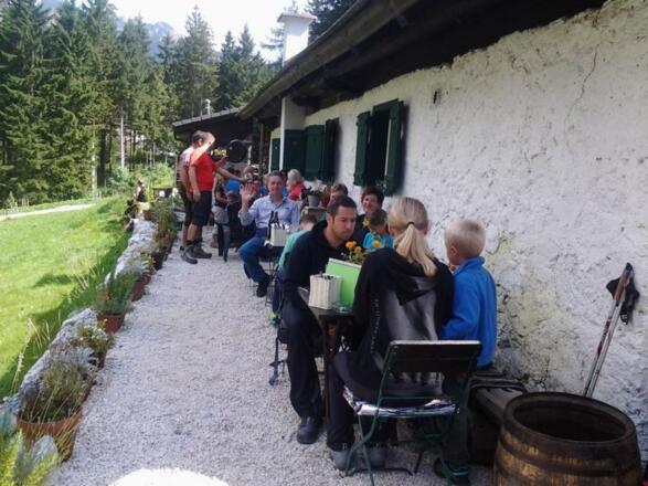 Gastgarten an der Hausmauer