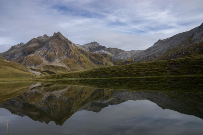 Blick über den Alpsee (4). Wer diese Aussicht sehen will, muss vom Weg zur Wasenspitze kurz abbiegen und um den See laufen.