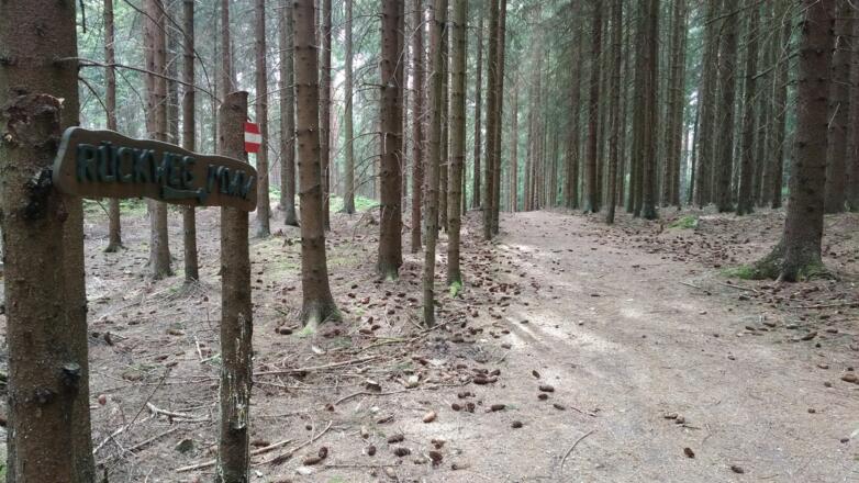 Rückwegschild zum Märchenwanderweg