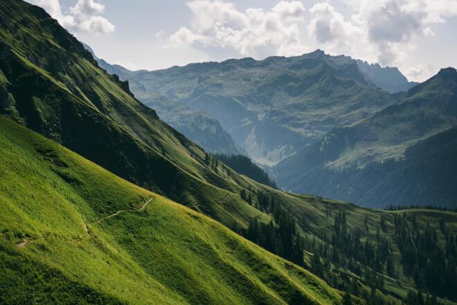 Blick vom Amatschonjoch Richtung Alpe Setsch (c) Dominic Berchtold / Vorarlberg Tourismus