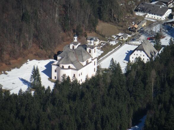 Die Wallfahrtskirche von oben