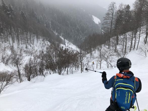 Abfahrt durch den steilen Passruckgraben