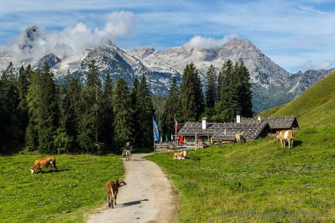 Die Jausenstation auf der Kallbrunnalm