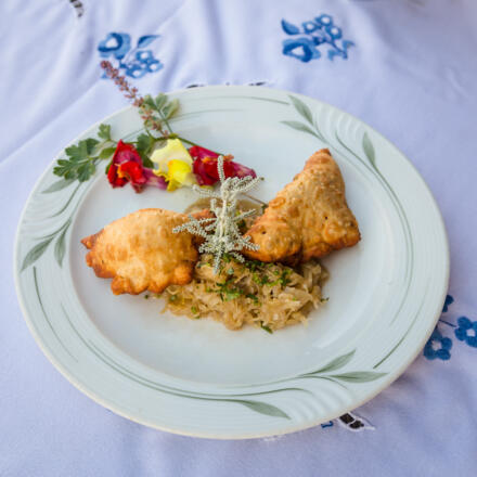 Unser Almschmankerl - Fleischkrapfen mit Sauerkraut