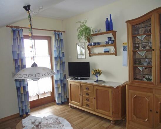 Wohnzimmer mit Balkonzugang