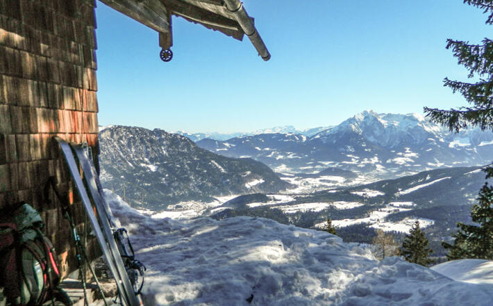 An der Diensthütte in der Törlscharte