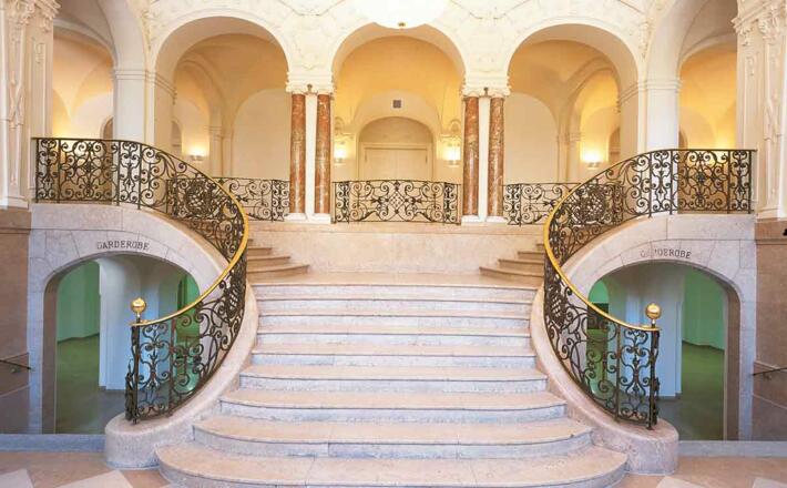 Das prachtvolle Foyer des Königlichen Kurhauses