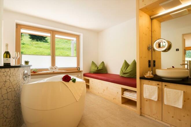 Badwanne Zirbe &amp; Lehm Suite