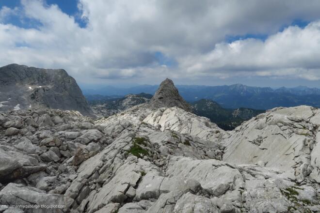 Rasch bin ich unten und sehe schon den Grat zum Weittal-Gschlösslkogel