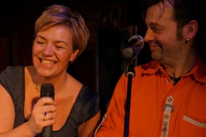 Beate &amp; Kurti lachen