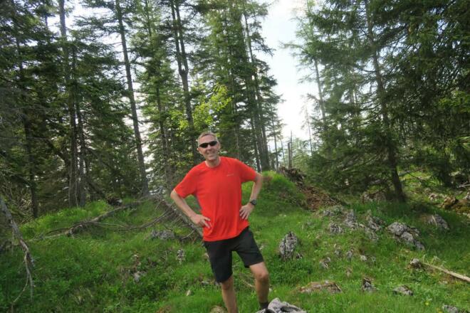 Ich entschied mich nach dem GPS zu gehen und stand am eingezeichneten Kniekogel-Gipfel. So wirklich ausgezahlt hat sich der aber nicht, aber ich hatte einen oö. 1000er mehr in der Tasche