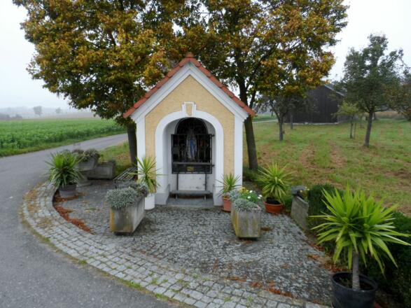 Denkmal und Kapelle bei Plank zu Mausbach