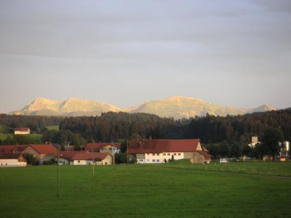 die Nagelfluhkette im Abendlicht, Blick aus dem Zimmer
