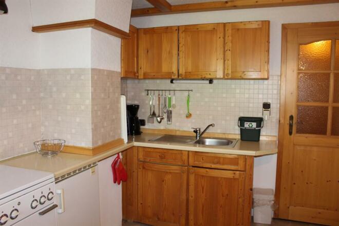 Fewo II Holzküche mit Kühlschrank und Elektroherd